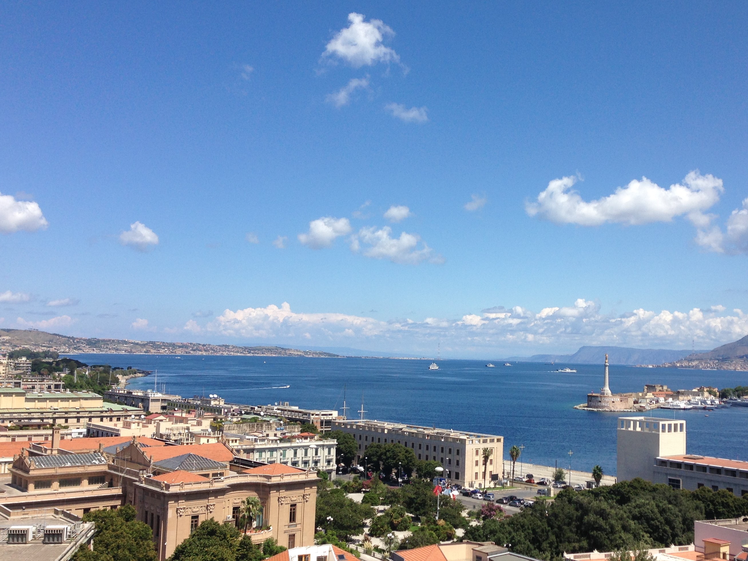 Lo Stretto di Messina e i traghetti